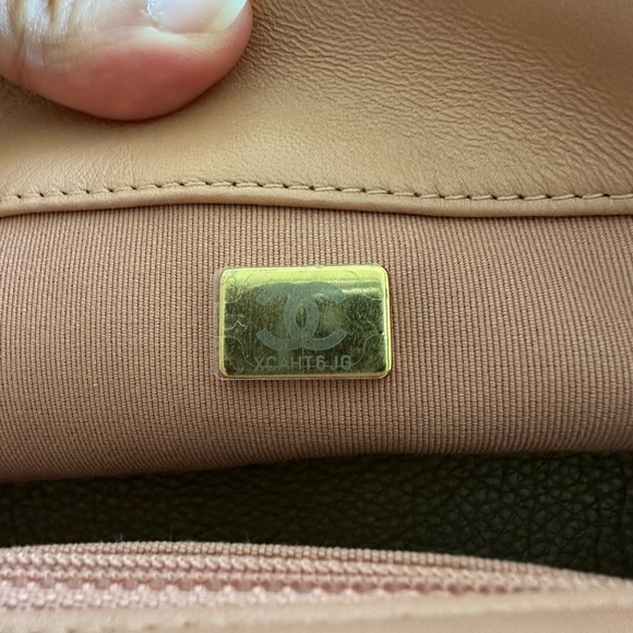 Chanel 19 large ( not maxi ) - Picture 12 of 16